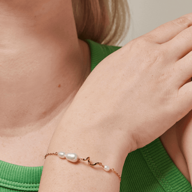 ENAMEL Copenhagen Gold Pearlie Twist Bracelet