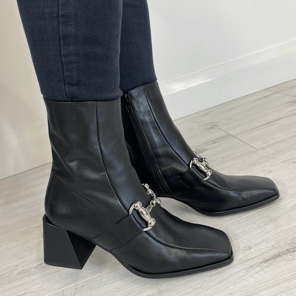 Wonders Black Leather Square Toe Boots