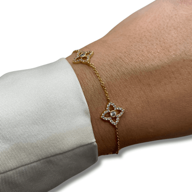 absolute-gold-sparkly-clover-dainty-bracelet