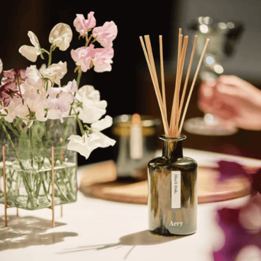 aery-black-oak-reed-diffuser -cedarwood-cardamom-and-nutmeg