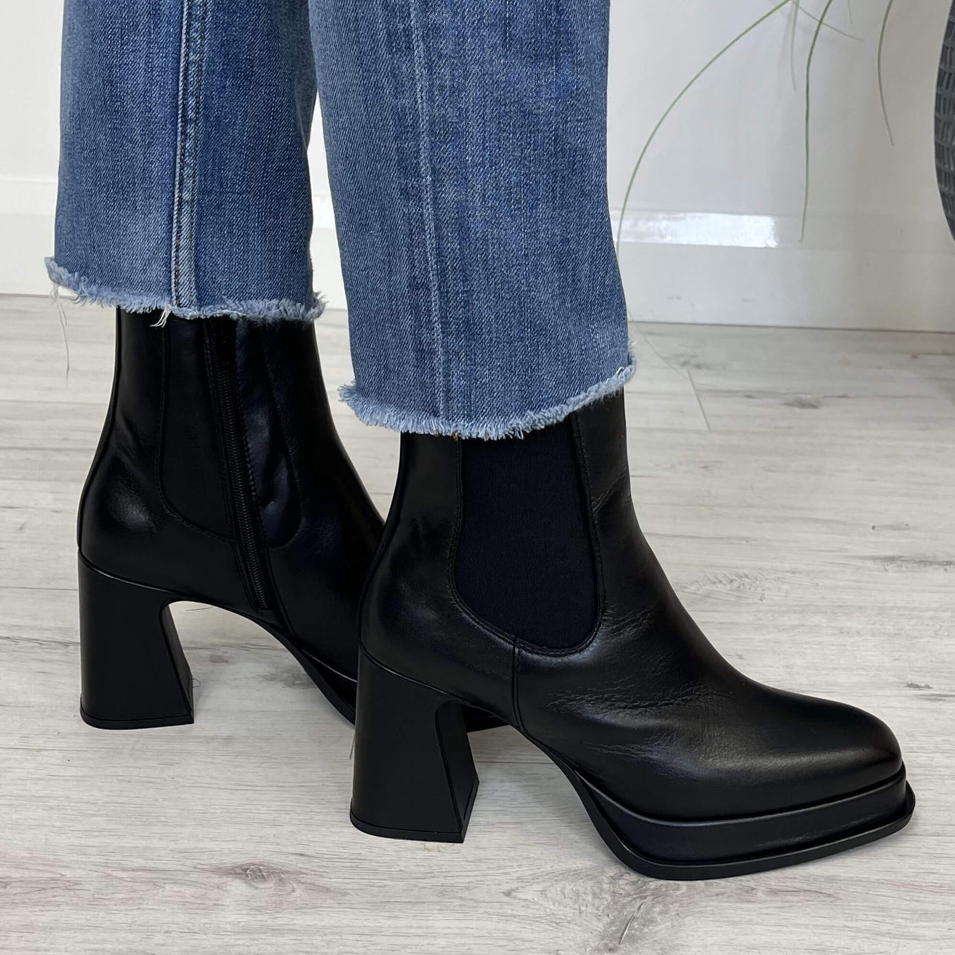 Alpe Black Leather Platform Boots 2751