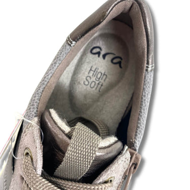 inside ladies trainers