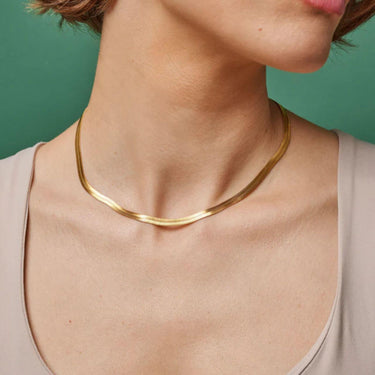 enamel-copenhagen-gold-carla-snake-necklace