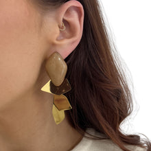 gold-shape-light-brown-stone-drop-earrings