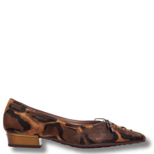 hispanitas-brown-leopard-pattern-pointed-toe-flat-pumps