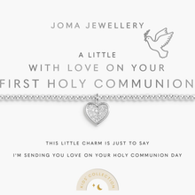 Joma Jewellery bracelet with heart charm on a white background