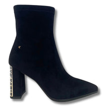 kate-aplpeby-pointed-toe-black-suede-boots