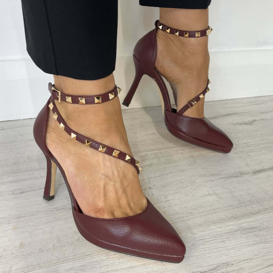 menbur-burgundy studded-crossover-strap-shoe