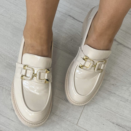 Menbur Cream Patent Slip On Loafers