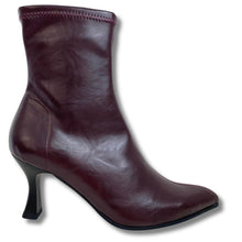 miss-elastic-burgundy-pointed-toe-sock-boots