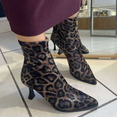 miss-elastic-leoaprd-pointed-toe-sock-boots