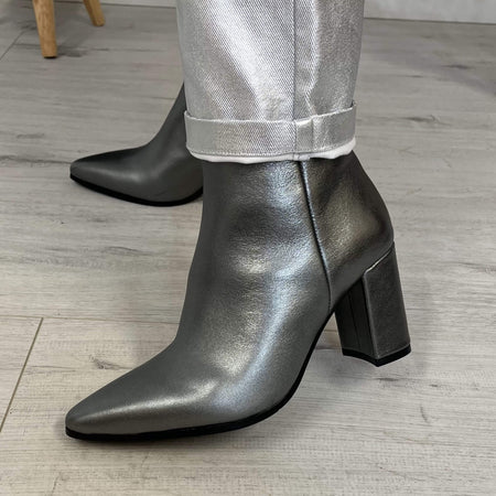 Regarde Le Ciel Tayla Silver Pointed Toe Boots