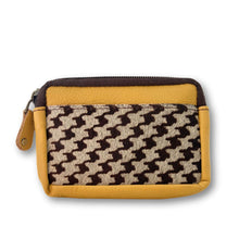 soruka-kai-small-leather-zip-purse-houndstooth-mustard