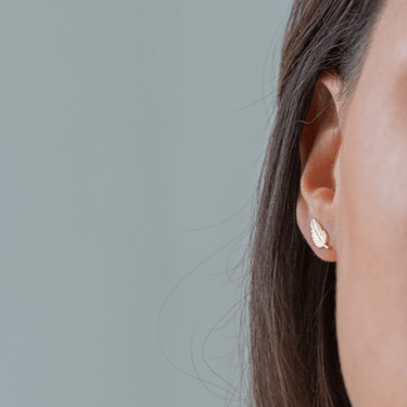 vurchoo-africa-feather-gold-stud-earrings