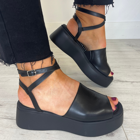 Wonders Black Ankle Leather Strap Flatform Sole Sandals