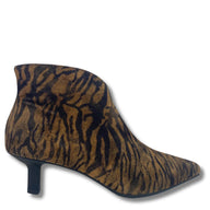 wonders-black-camel-zebra-pointed-toe-kitten-heel-boots_4