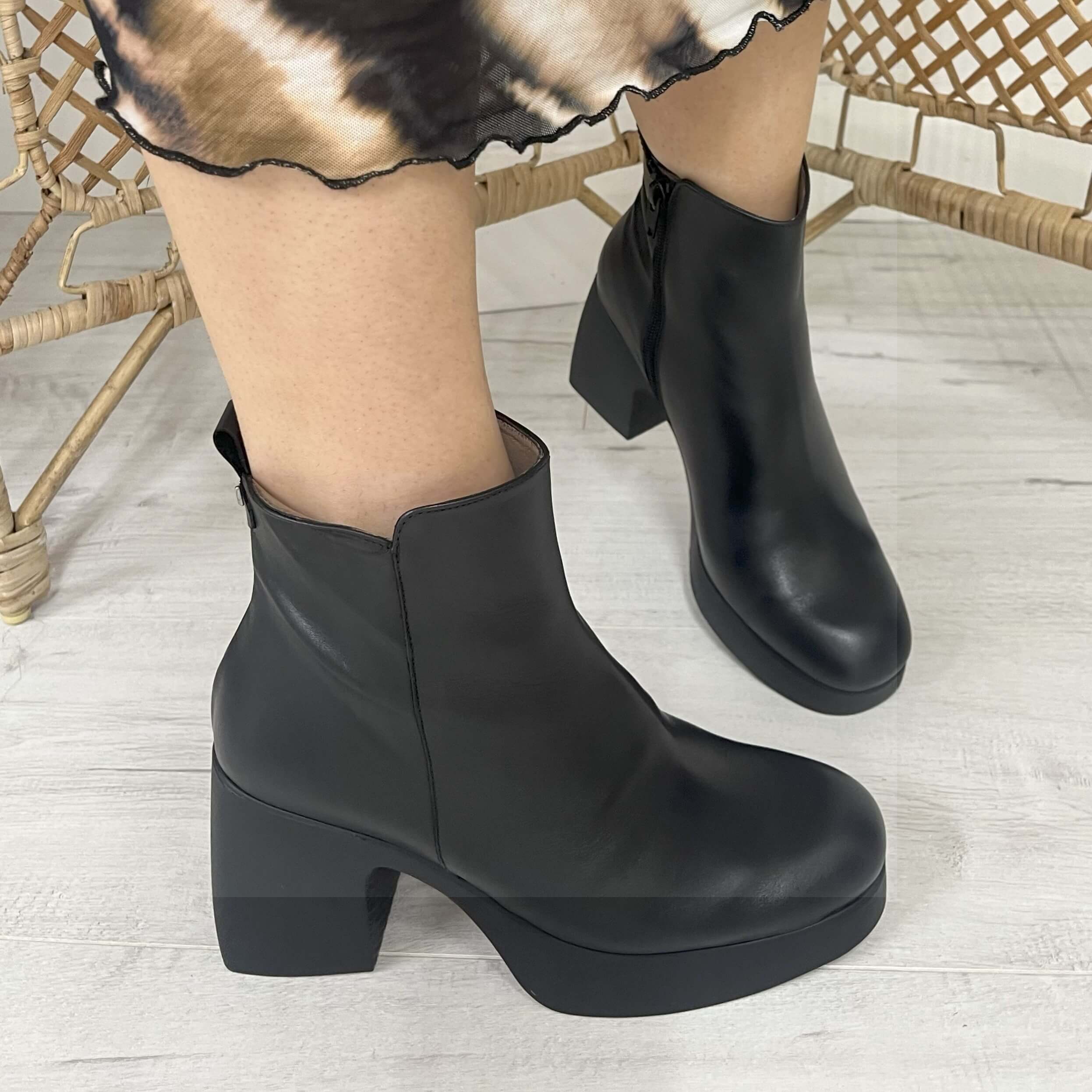 Wonders Black Leather Chunky High Heel Ankle Boots H4981