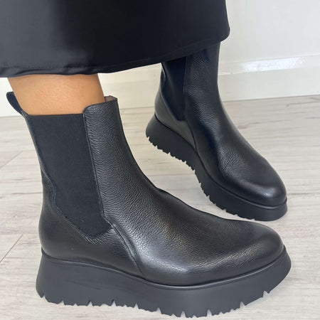Wonders Black Leather Elevated Sole Boots