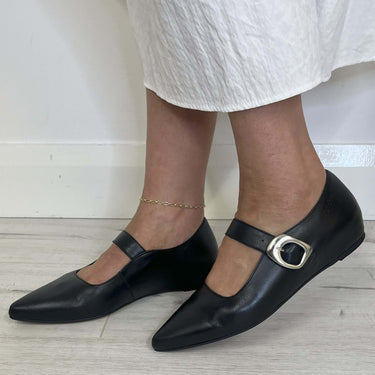 wonders-black-leather-mary-jane-pumps