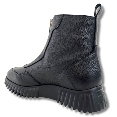 wonders-black-leather-sporty-front-zip-boots