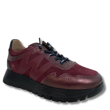 wonders-burgundy-sporty-black-sole-sneakers