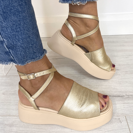 wonders-gold-leather-ankle-strap-flatform-sole-sandals