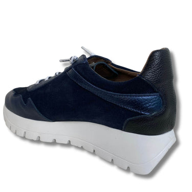 wonders-navy-sporty-white-sole-sneakers