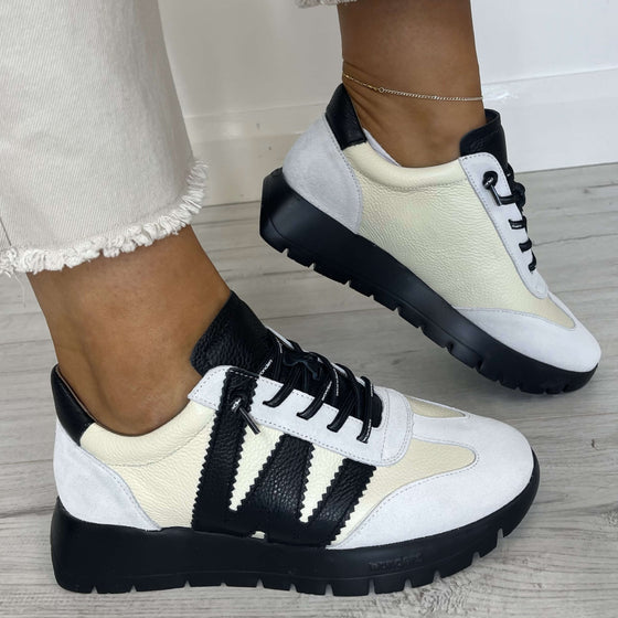 Wonders Off White Suede Leather Sneakers