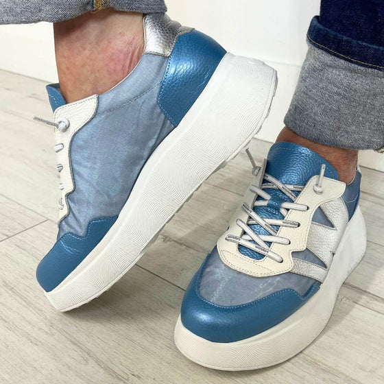 wonders-two-tone-blue-leather-sneakers