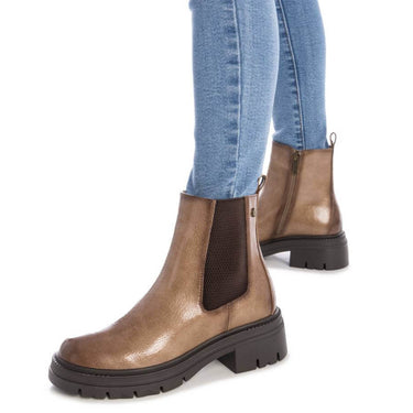 xti-latte-patent-chunky-flat-boots-144297