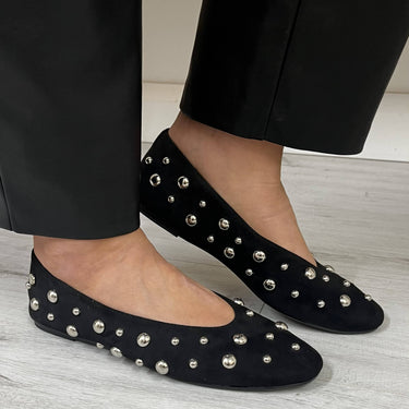 xti-silver-studded-black-slip-on-pumps