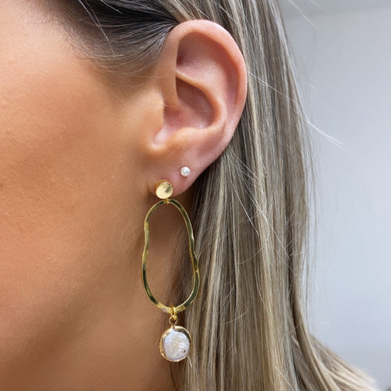 Angela D'Arcy Wavy Hoop Drop Earrings - Gold Pearl