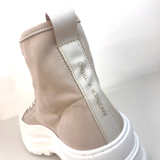 Another Trend Nude Leather Lace Up Boots