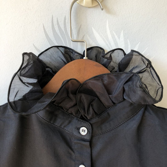 Black Ruffle Collar