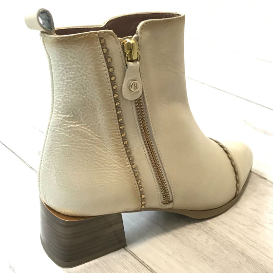 Hispanitas Cream Leather Boots