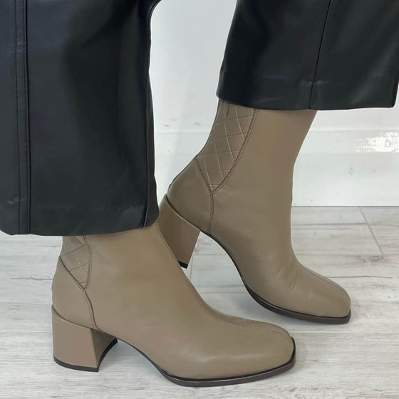 Unisa Maila Taupe Leather Quilted Boots