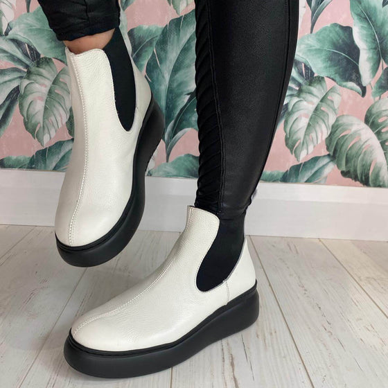 Wonders White Patent Leather Boots
