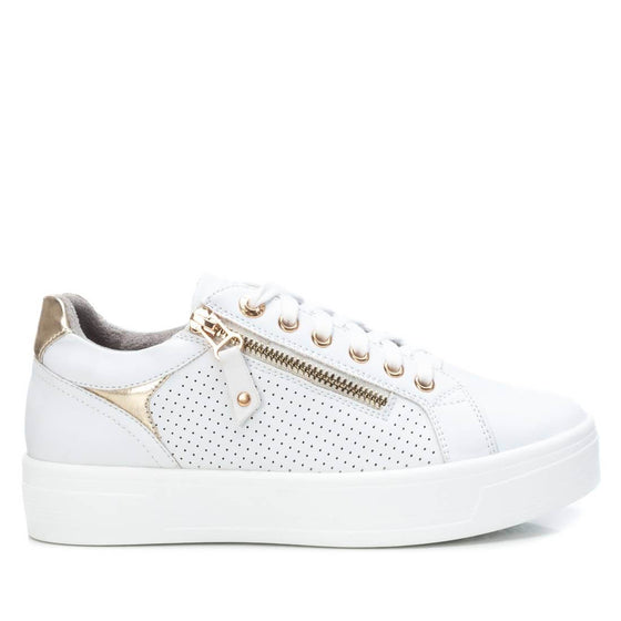 XTI White Classic Side Zip Sneakers